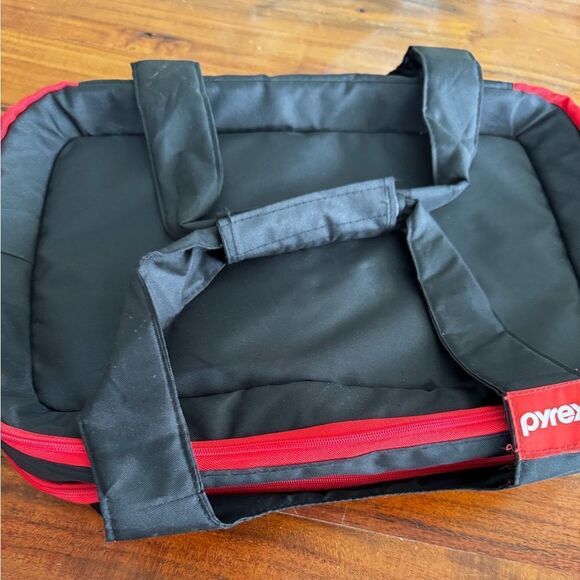 Pyrex Portable Black/Red Insulated Casserole Carrier Hot/Cold - Picture 11 of 13